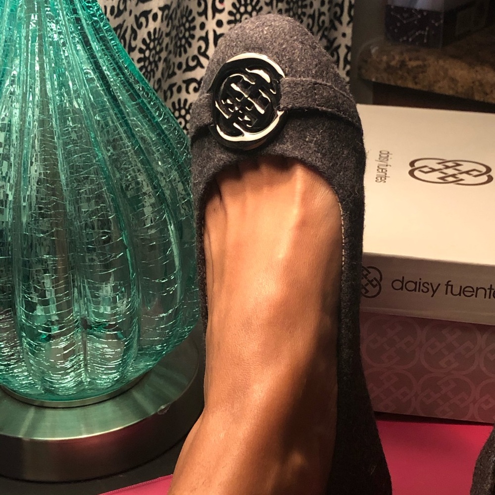 Daisey Fuentes Dark gray flats